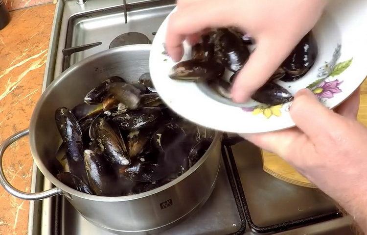 magdagdag ng mga mussel