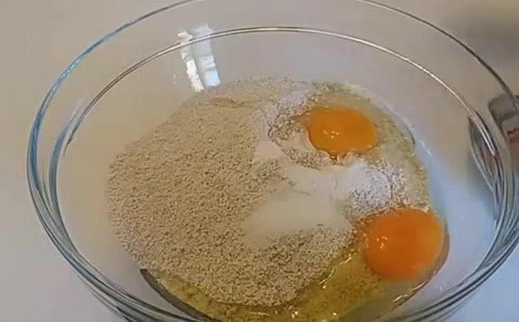 изпратете яйца до брашно