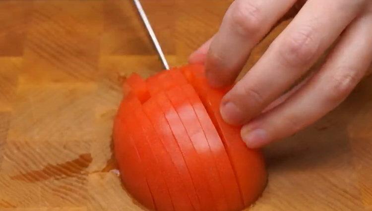 nakrájejte rajčata