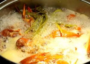 Isang hindi pangkaraniwang recipe para sa paggawa ng crayfish na may beer