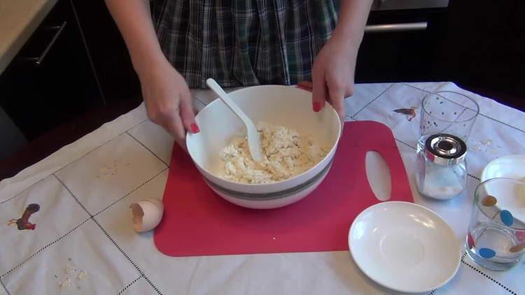 омесете изварата тесто до гладко