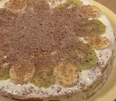 Торта, направена от готова бисквитена ca късчета - проста
