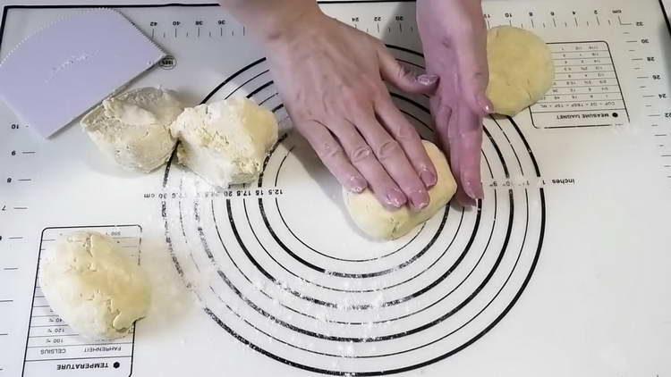 tagliare la pasta in cinque pezzi