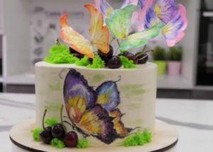 machen Sie einen schönen Kuchen mit Schmetterlingen