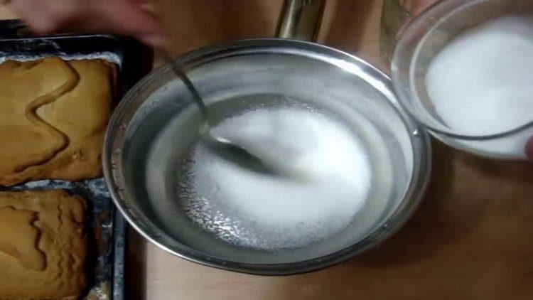 versare lo zucchero nello stufato