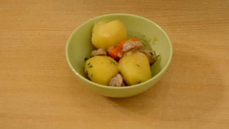 πατάτες stew με κρέας